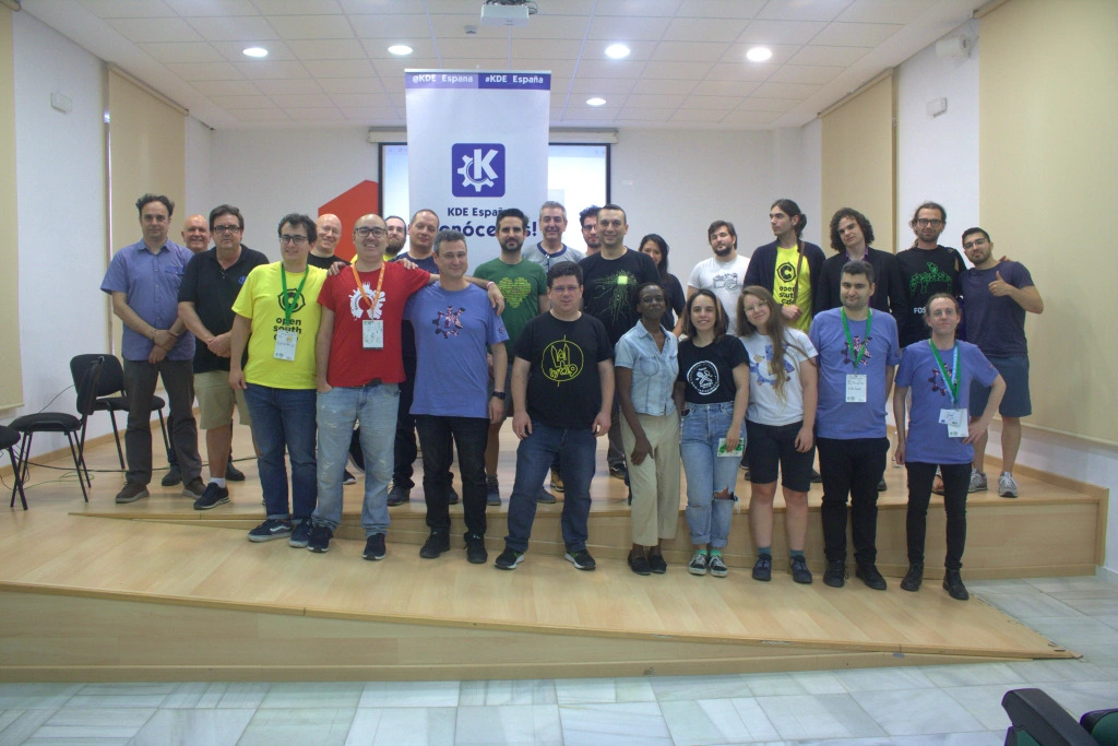 Akademy-es 2023 group photo at OpenShouthCode.